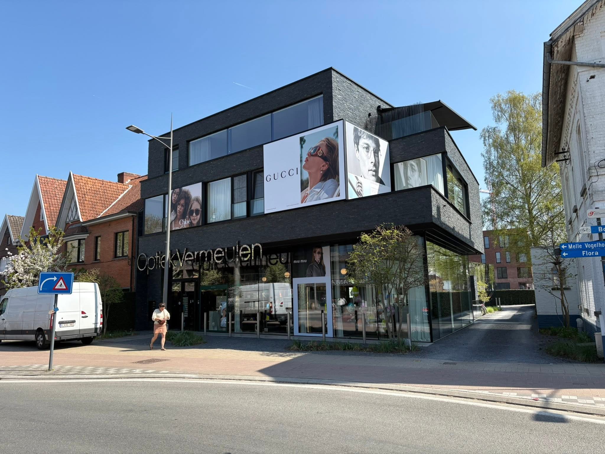 Toiles tendues en façade chez Optiek Vermeulen